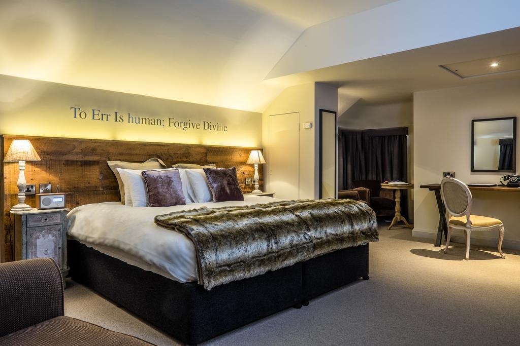 The Alexander Pope Hotel Twickenham Room photo